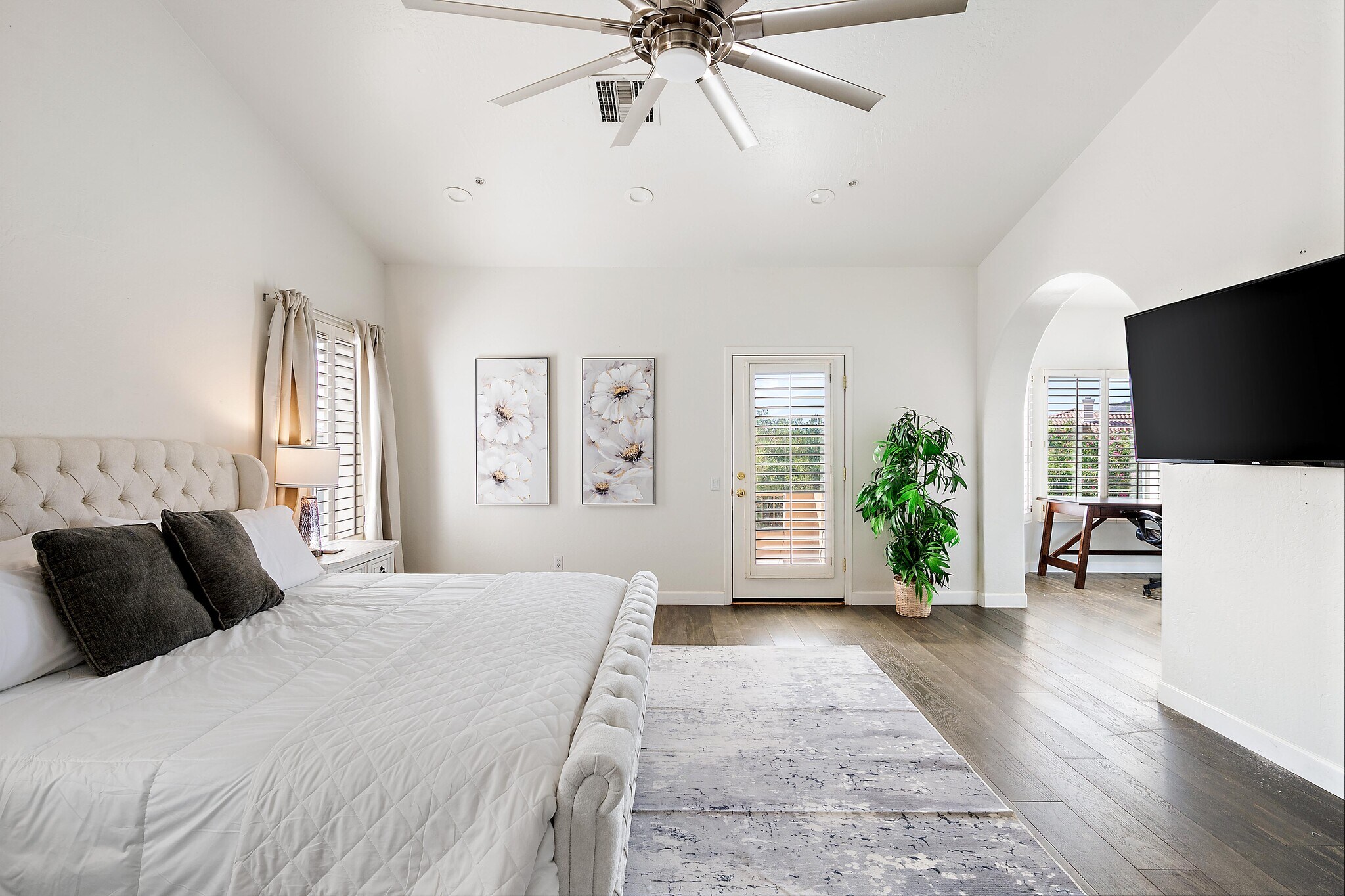 Building Photo - 13010 E Shangri La Rd