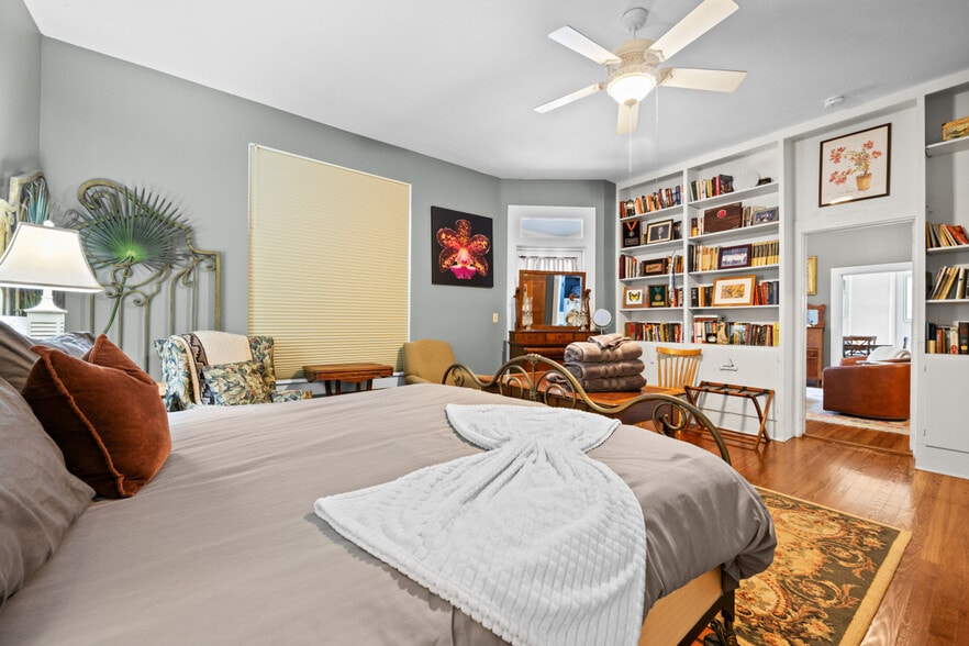 Building Photo - 205 SE 7th St