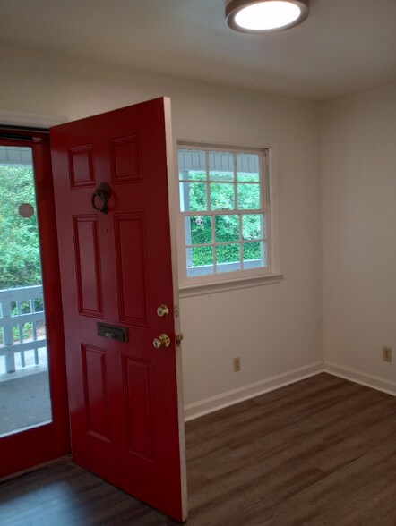 Building Photo - 2890 Carriage Dr