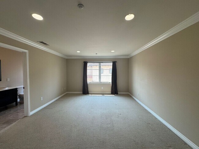 Building Photo - 247 S Arroyo Dr
