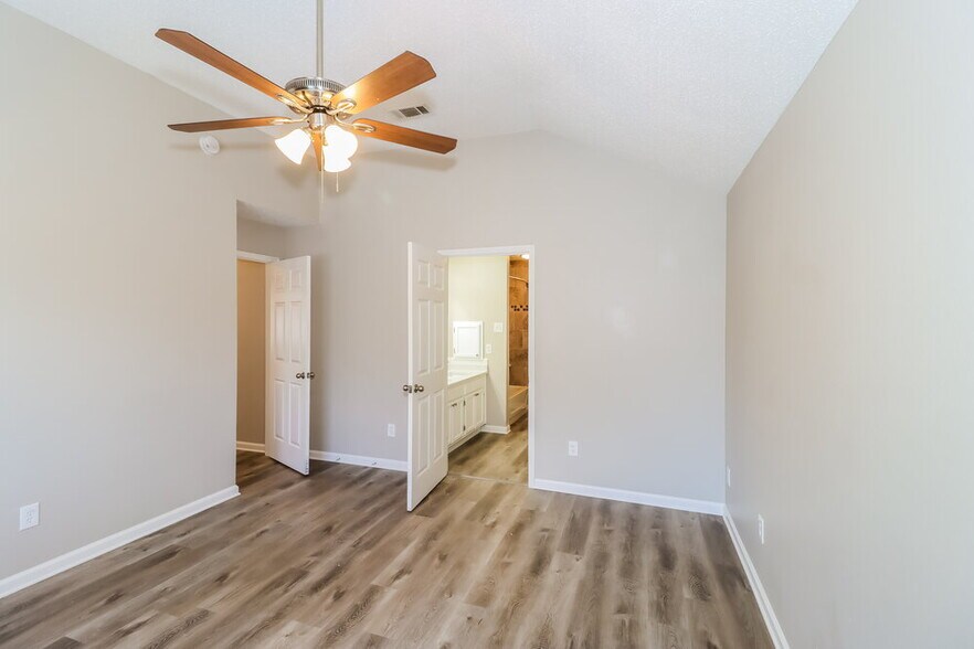 Building Photo - 911 Saunders Dr