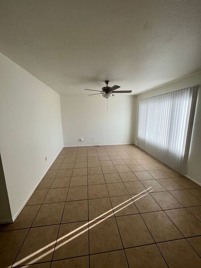 Building Photo - READY TO VIEW NOW! 3 Bedroom/ 2 Bath with ...