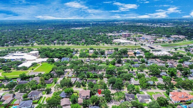 Building Photo - 5715 Braesvalley Dr