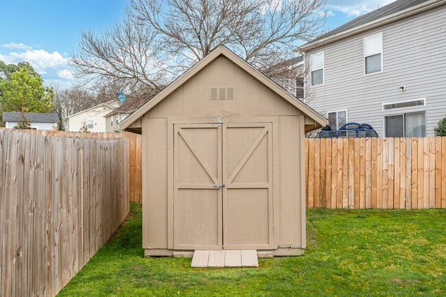 Building Photo - 135 Bellfare Dr