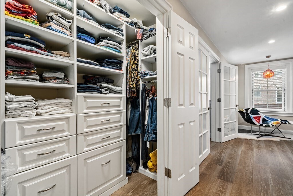 Building Photo - 98 Waltham St