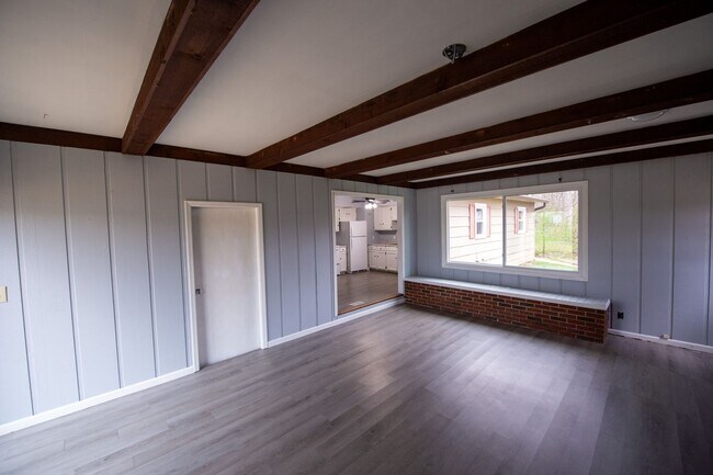 Building Photo - Lovely 3 Bed / 2 Bath in Private Setting--AVAILABLE NOW!!!