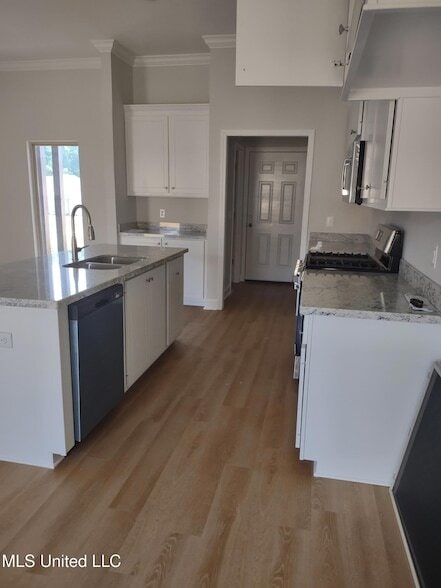 Building Photo - 576 Silver Hill Dr