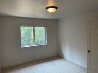 Building Photo - Great Townhouse with a nice yard!