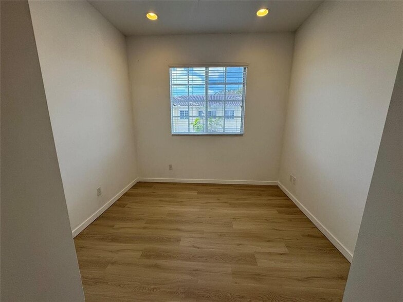 Building Photo - 2675 SW 81st Terrace