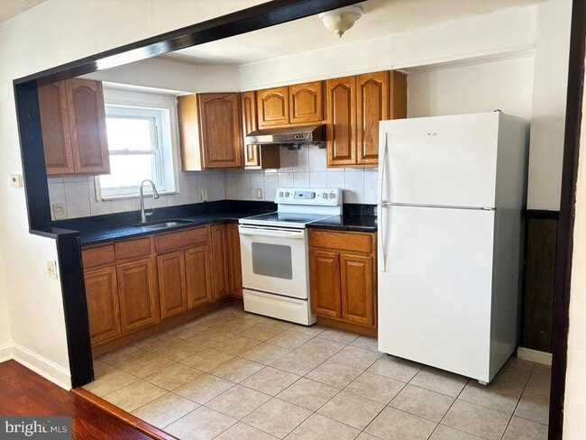 Building Photo - 6034 Hasbrook Ave