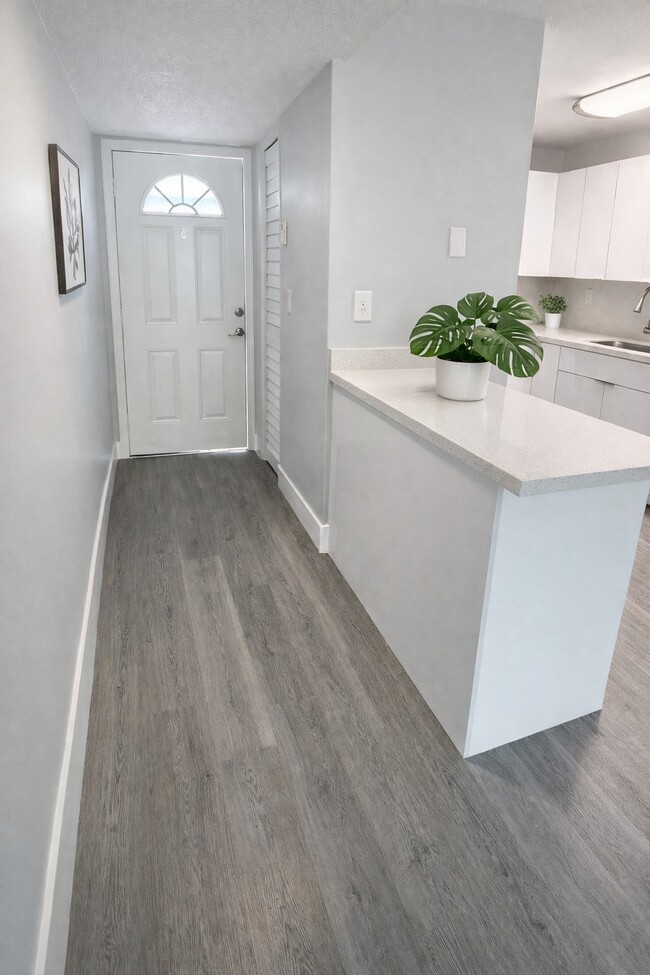 Building Photo - 10000 NW 80th Ct