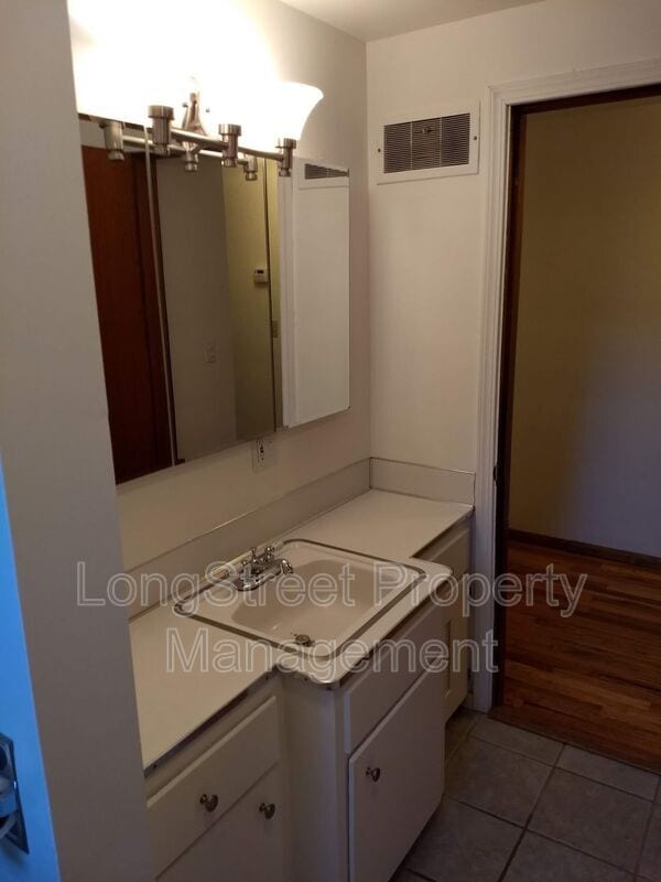 Building Photo - 905 NW 33rd St