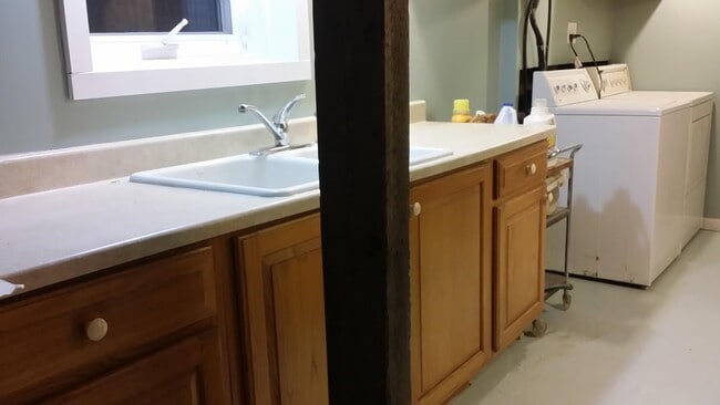 Building Photo - 186 White St