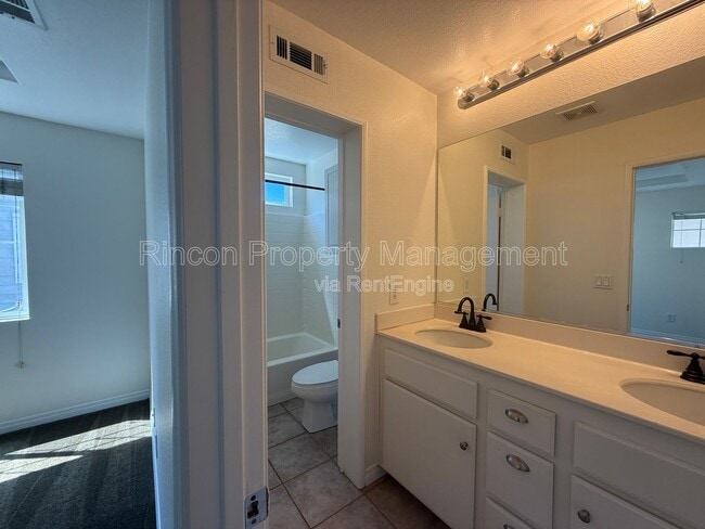 Building Photo - 238 E Pleasant Valley Rd