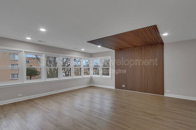 Building Photo - 6304 N Troy St