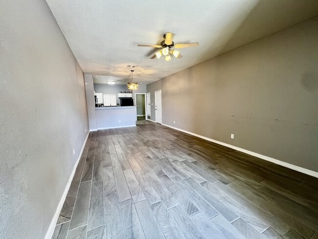 Building Photo - 3150 N Yarbrough Dr