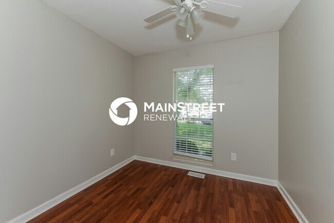 Building Photo - 4 Bedroom Pet-Friendly Home in Hendersonville, TN with Main Street Renewal