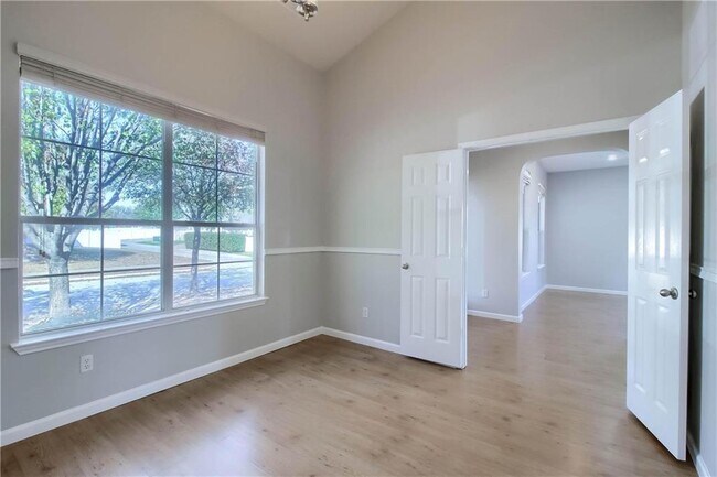 Building Photo - 706 Big Spring Dr