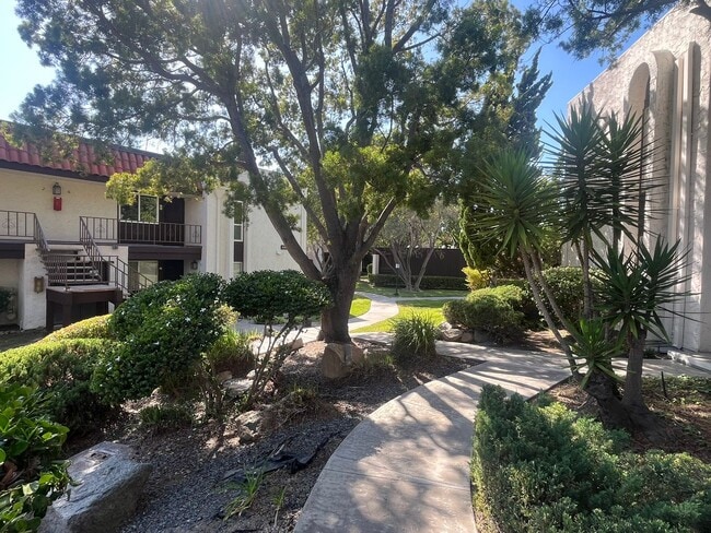Building Photo - Spacious 2 Bed / 1 Bath Upstairs Condo in San Carlos – Utilities Included!