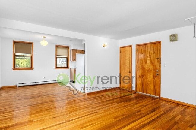Building Photo - 1-Bed Apartment with Hardwood Floors, In-U...