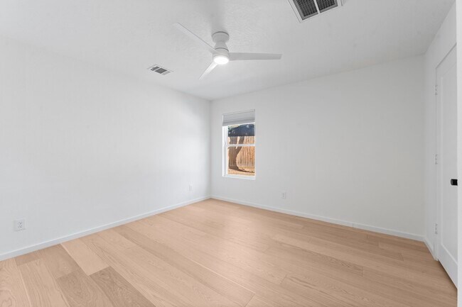 Building Photo - 2703 Crossvine Cir