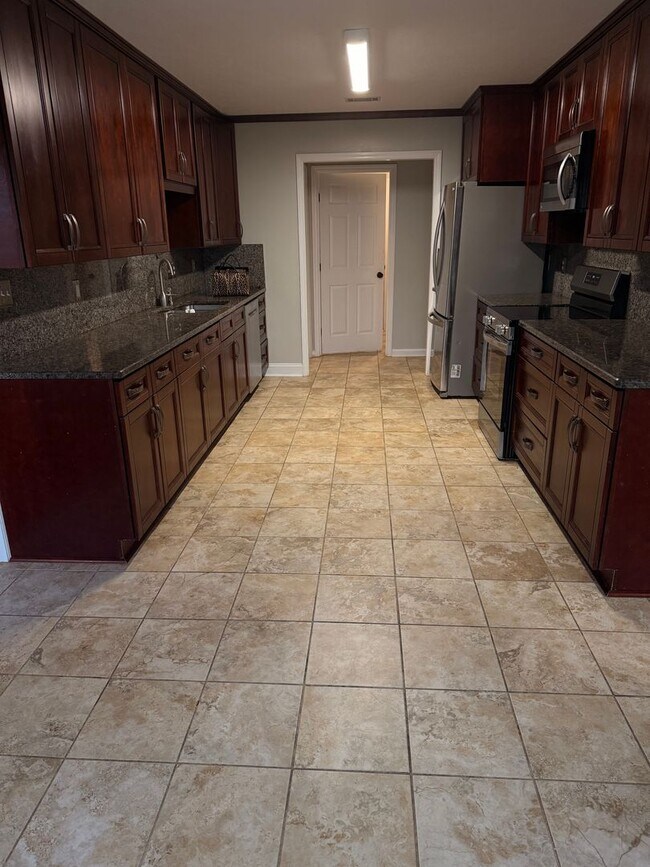 Building Photo - HOME FOR LEASE 4 BR 2 BATH RANCHSTYLE  SPLIT FLOOR PLAN AND OPEN  LARGE  FENCED BACKYARD  CONVENI...