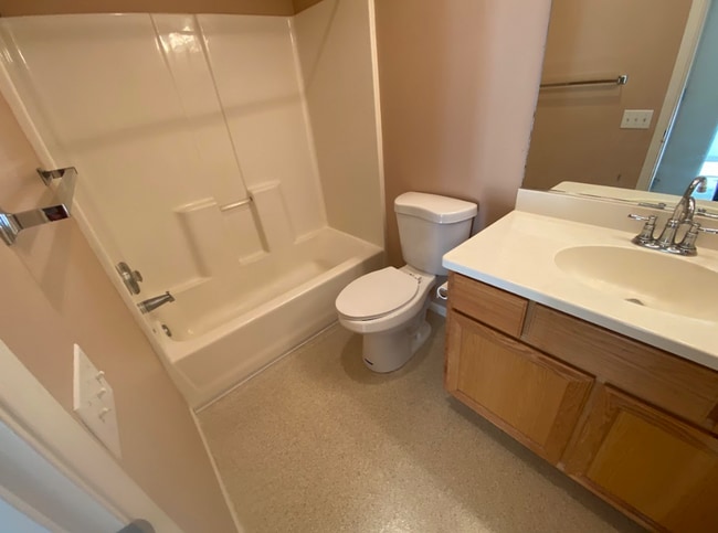 Building Photo - Desirable Bethel home 3BD/2.5 BA - Close t...