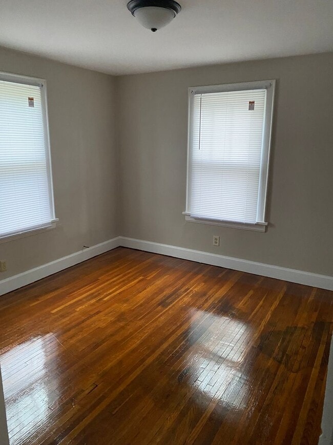 Building Photo - 3 Bedroom 1 Bathroom Single Family Home, North Clintonville