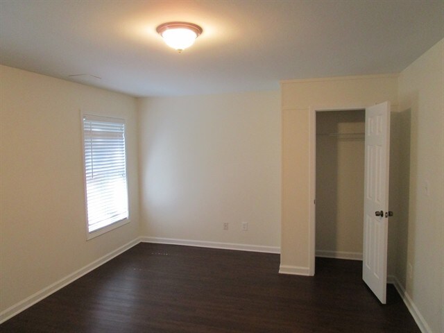 Building Photo - 3188 Creek Trace W