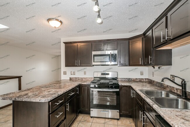 Building Photo - 6742 Barnwood Dr