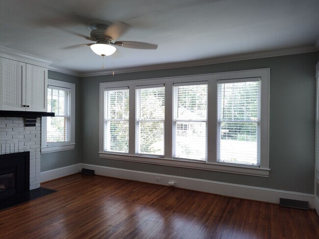 Building Photo - Charming 2-Bedroom, 2-Bath Brick Ranch Home in Midwood!