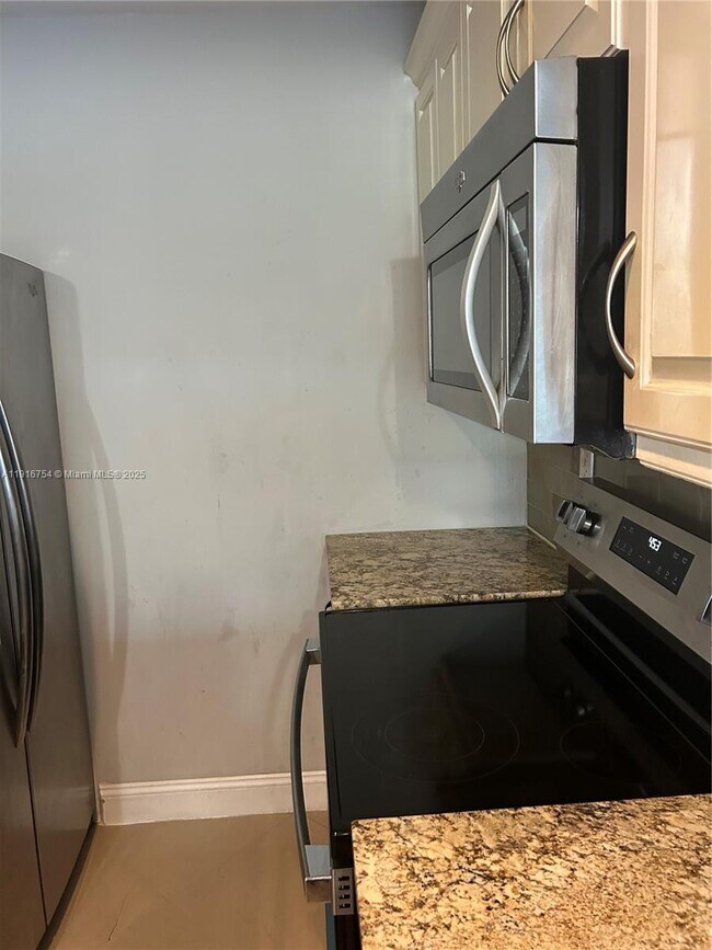 Building Photo - 3216 Coral Ridge Dr