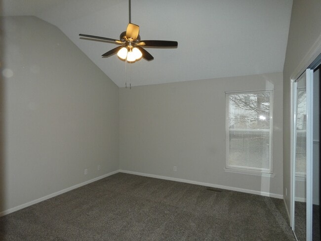 Building Photo - 10615 N Locust Ct