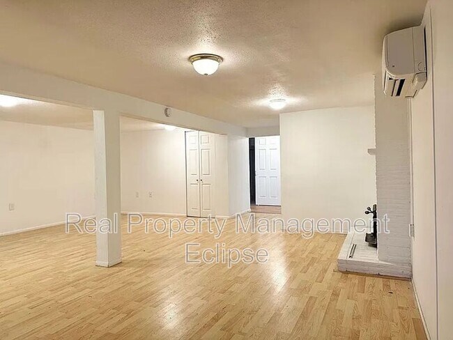 Building Photo - 295 NW Cherry Pl