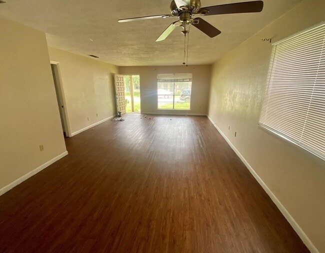 Building Photo - 5025 Meandering Ln