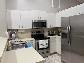 Building Photo - 13025 Meadowbreeze Dr