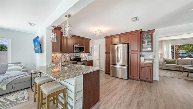 Building Photo - 1302 Mango Ave