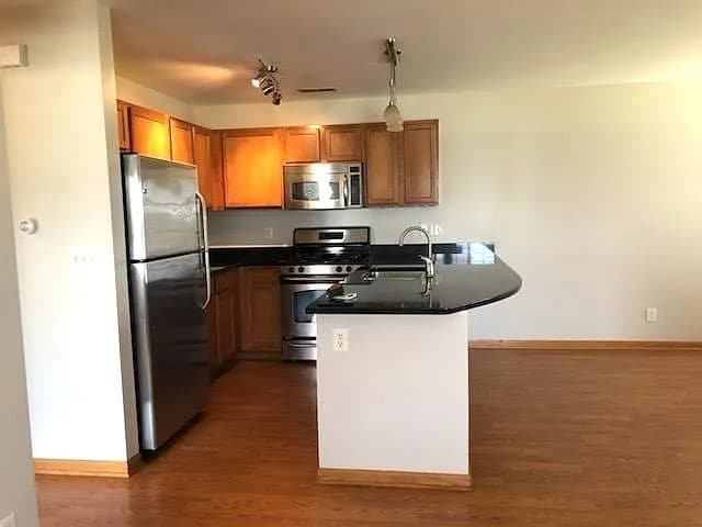 Kitchen - 7417 Thomas Dr