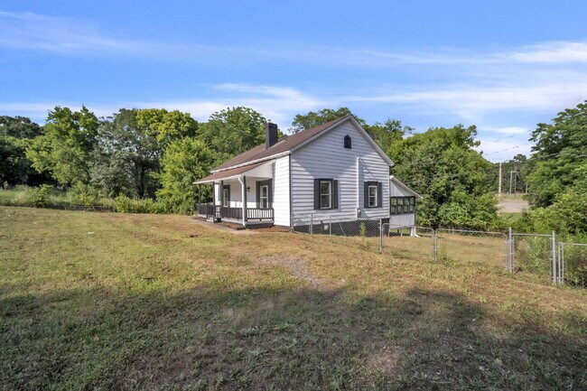 Building Photo - Updated 2-Bedroom Mill Home in Anderson, S...