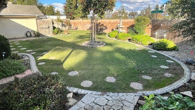 Building Photo - 3 bedroom/ 2 bathroom home located near Old River Rd/ White Ln