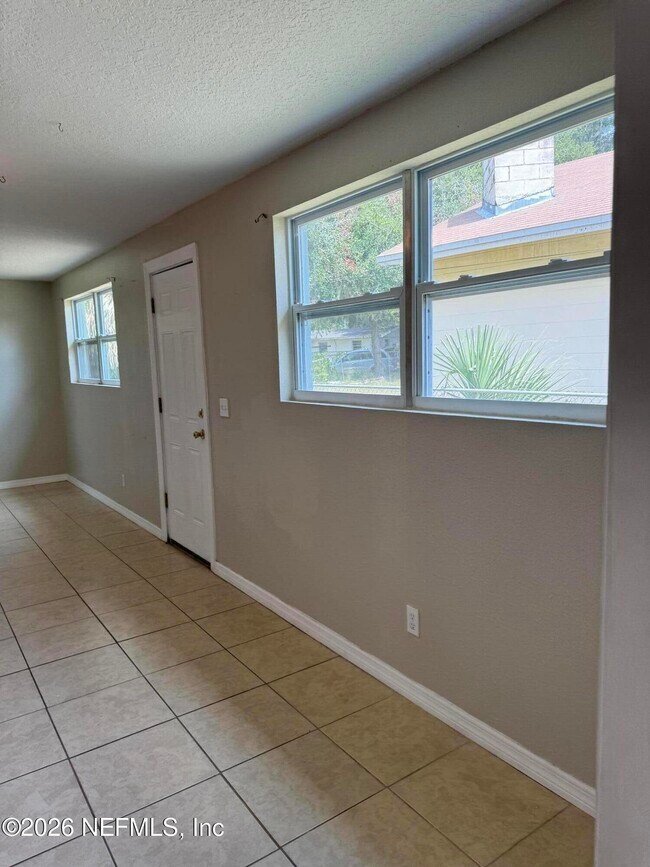 Building Photo - 3923 Harbor View Dr