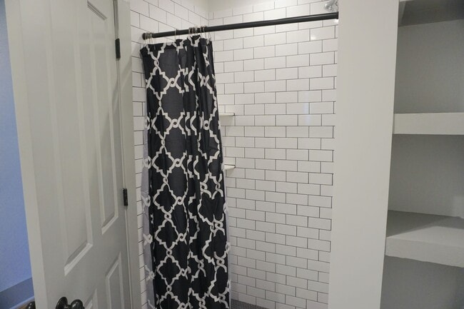 Building Photo - 552 E Liberty