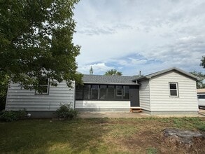 Building Photo - 3035 Pioneer Dr