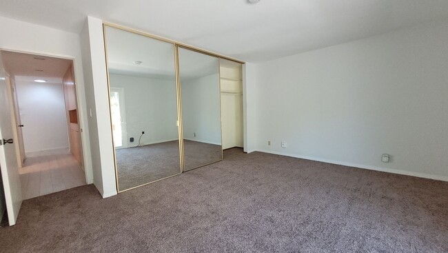 Building Photo - Beautifull 4 Bed 2 Bath In UTC Area