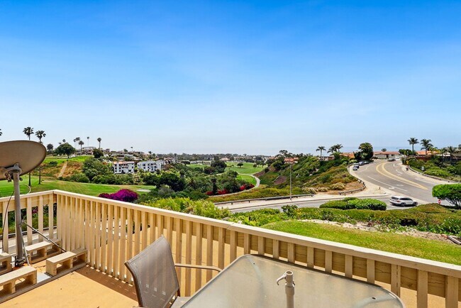 Building Photo - Beautiful Ocean & Golfcourse View!