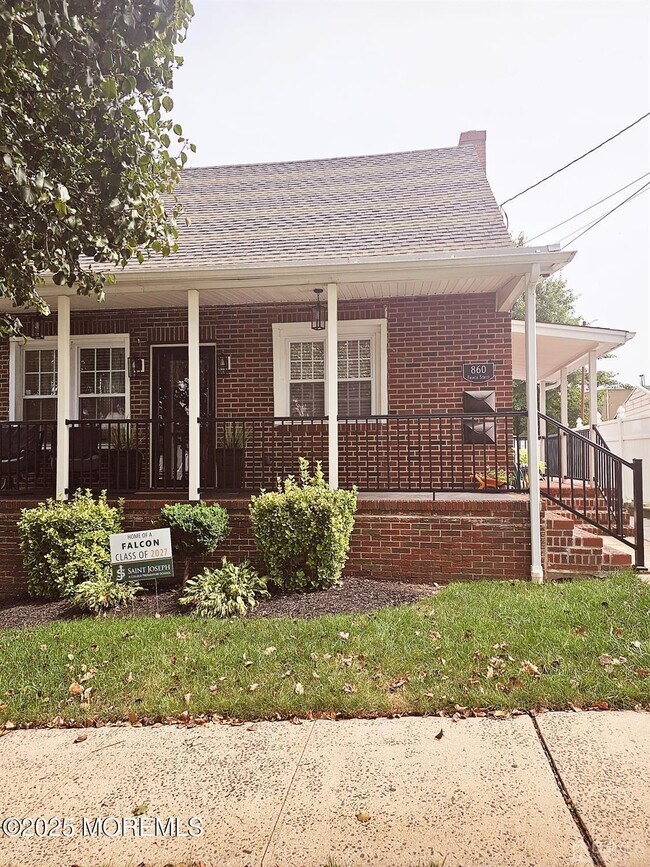 Primary Photo - 860 Francis St