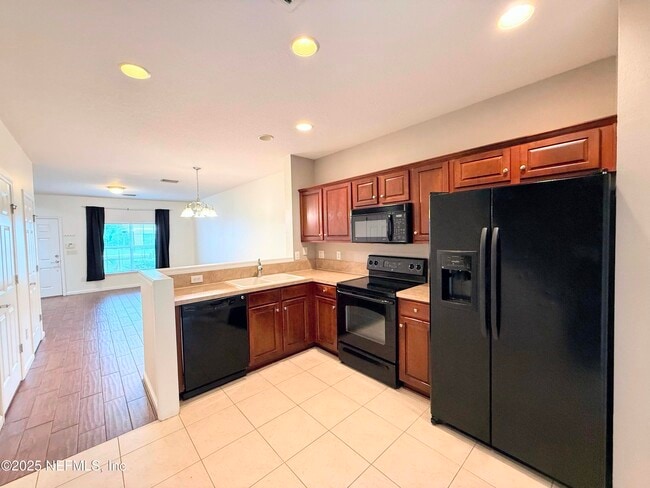 Building Photo - 8128 Summerside Cir