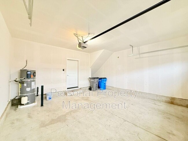 Building Photo - 5840 NE 56th Pl