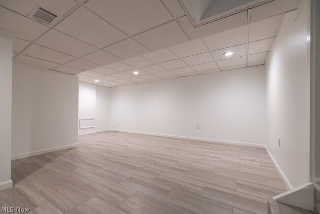 Building Photo - 2445 Olentangy Dr