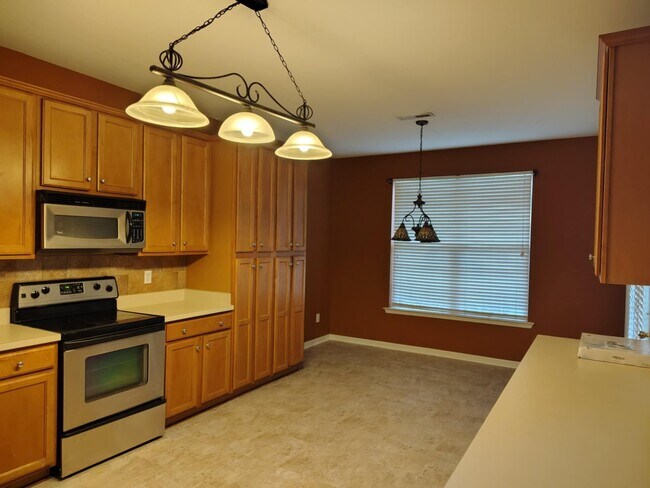 Building Photo - 103 Plamondon Dr